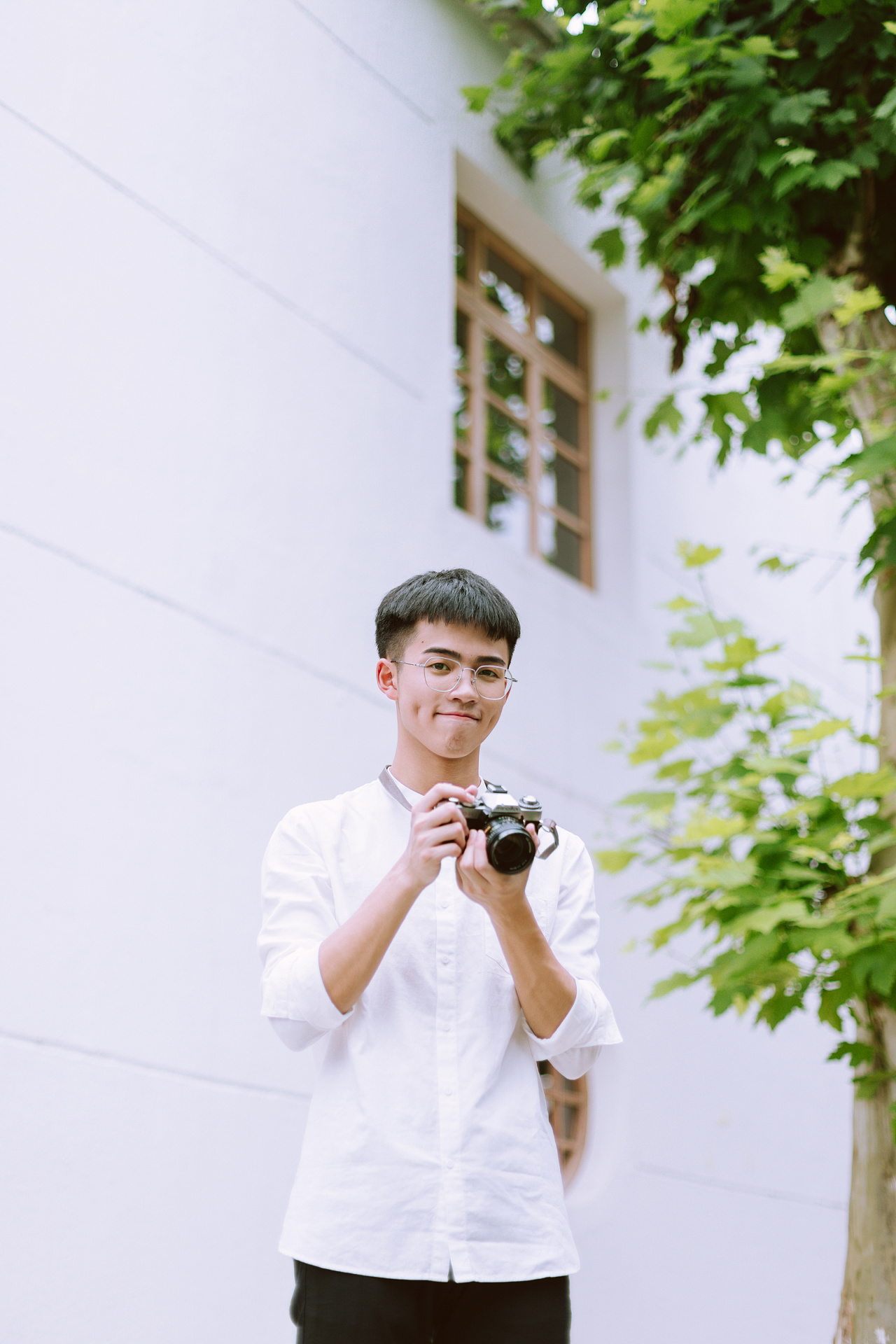 白衣飘飘的少年