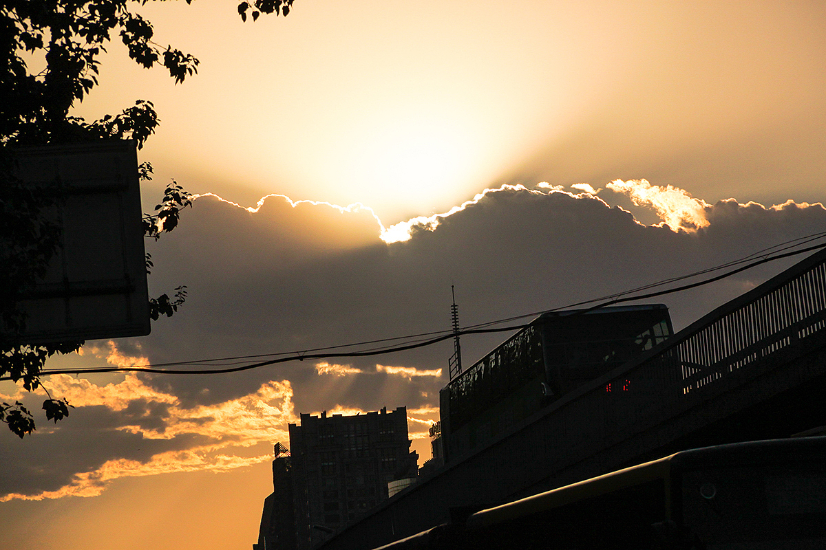 穿破云层,雍和宫,北京