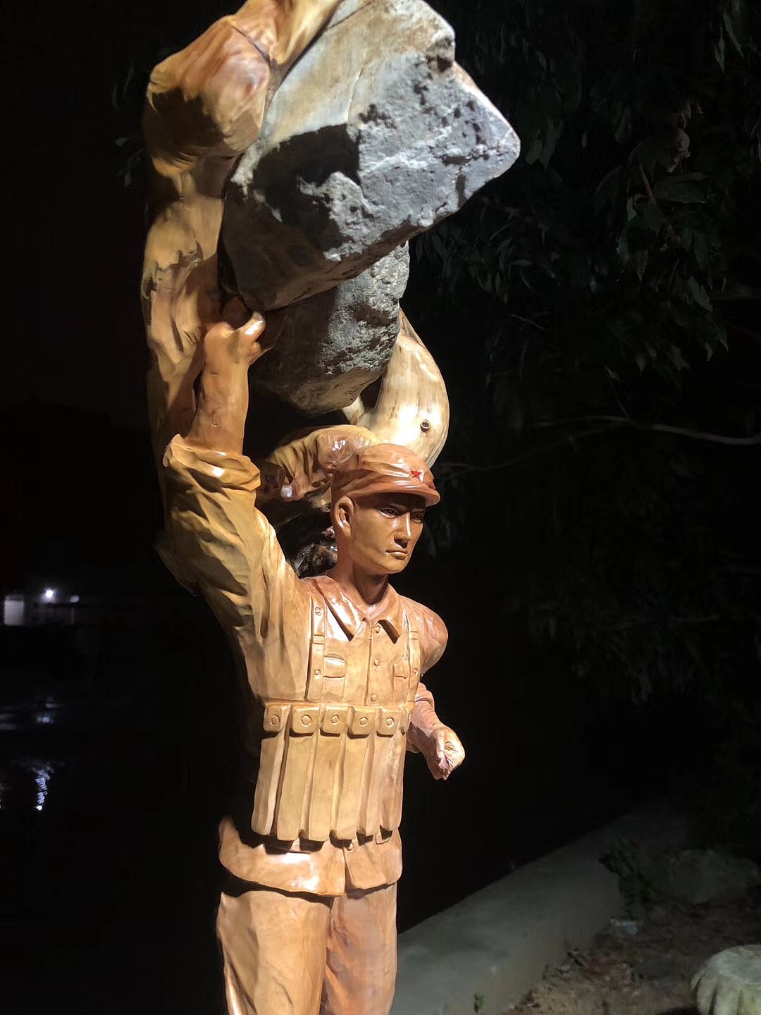 水黄杨根抱石董存瑞舍身炸碉堡长30宽33高83