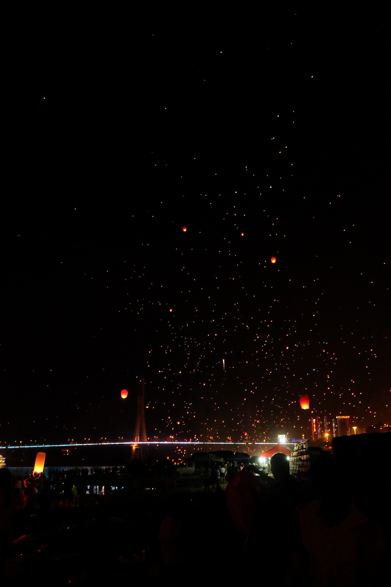 西双版纳2015（景洪市）泼水节放孔明灯（图ZMjkzMDU0NzY=） - 人文/纪实摄影 - 站酷设计师我是养鸡大户原创素材 - 站酷ZCOOL