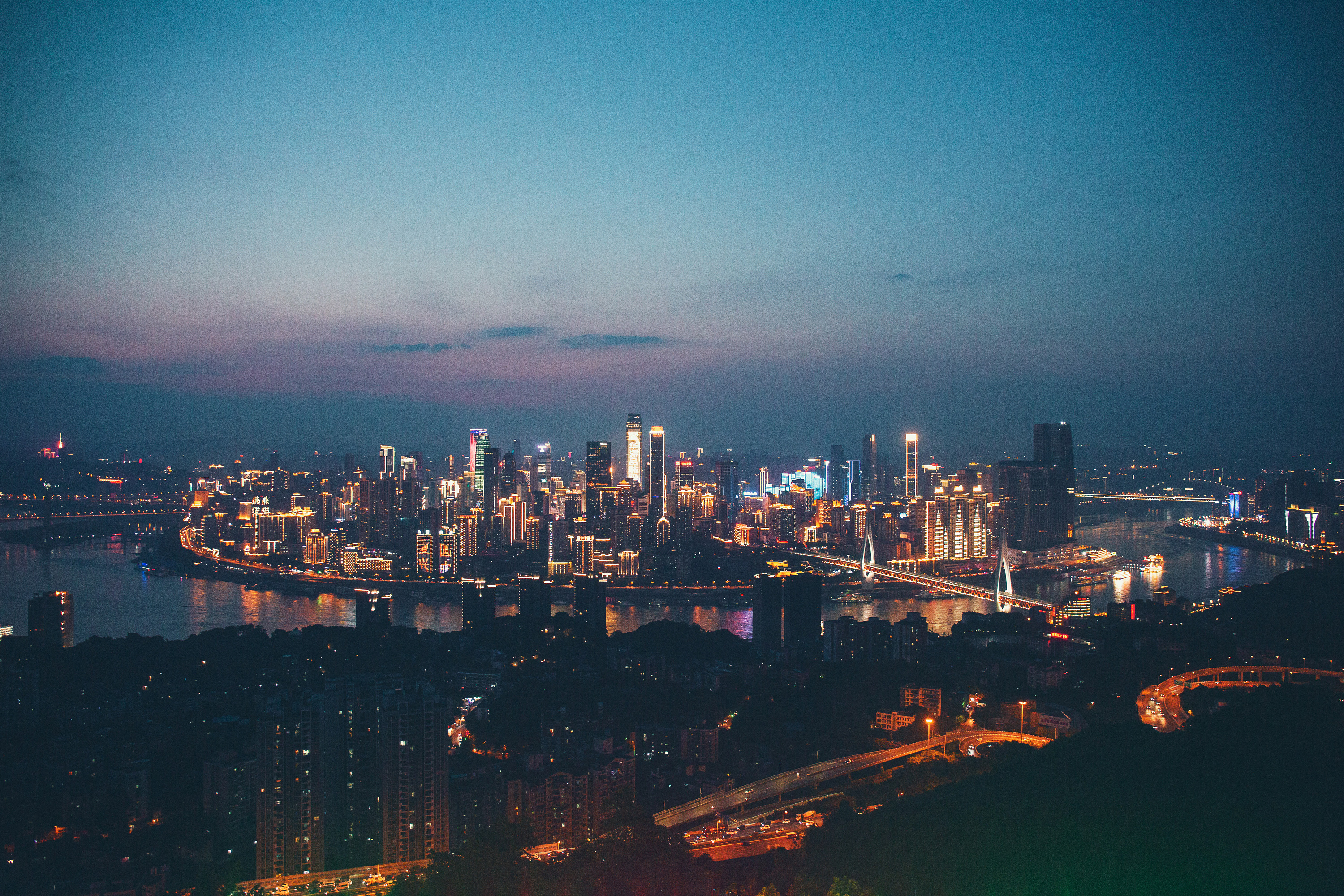 行走在重庆的夜晚