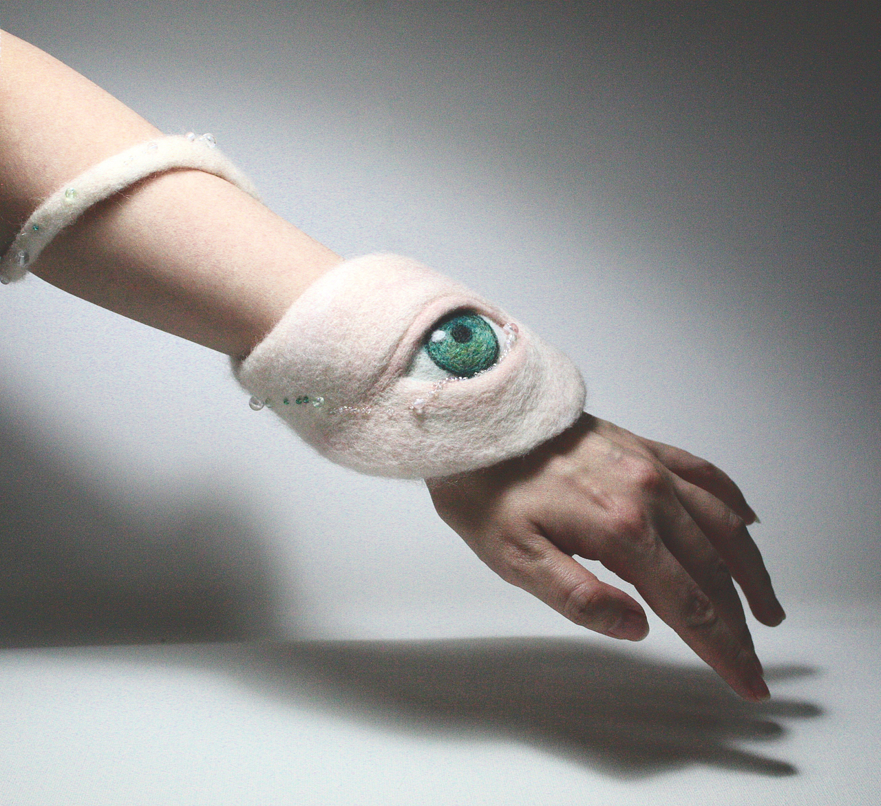 幽伴 羊毛毡手环（图ZMTMyNTIwNTI0） - 首饰设计 - 站酷设计师艾夜原创素材 - 站酷ZCOOL