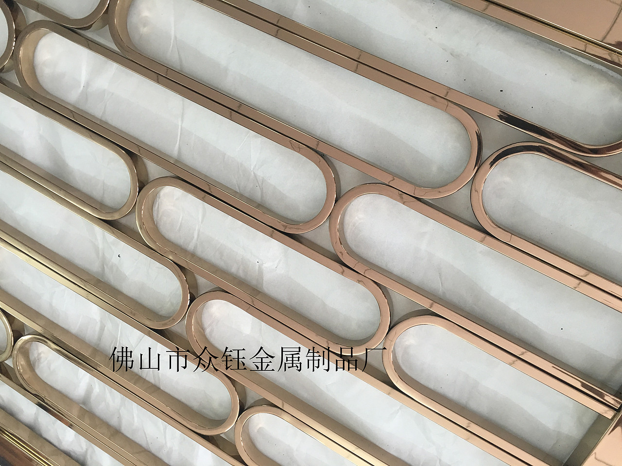 玫瑰金不锈钢焊接花格屏风