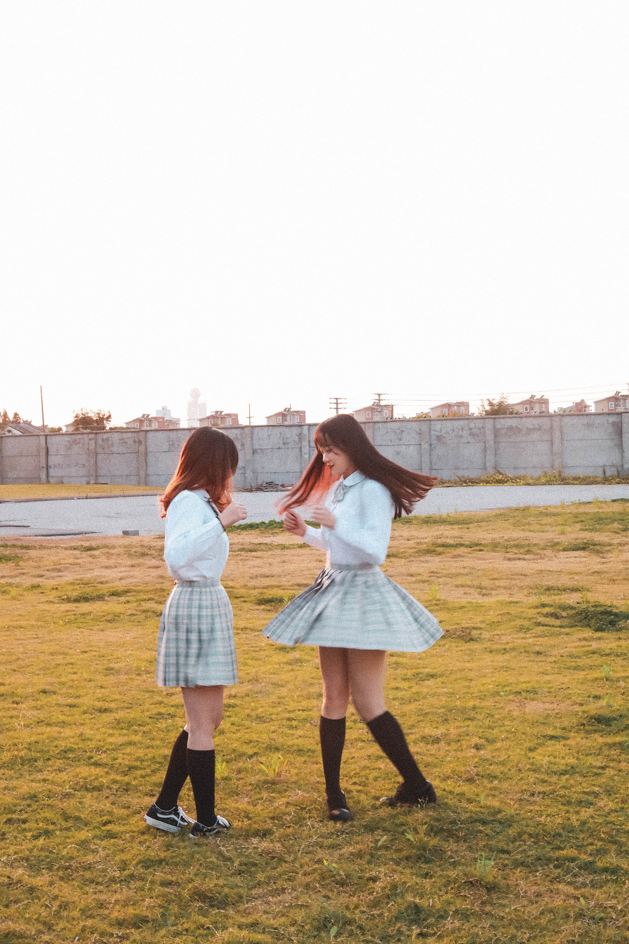 夕阳下的闪光少女