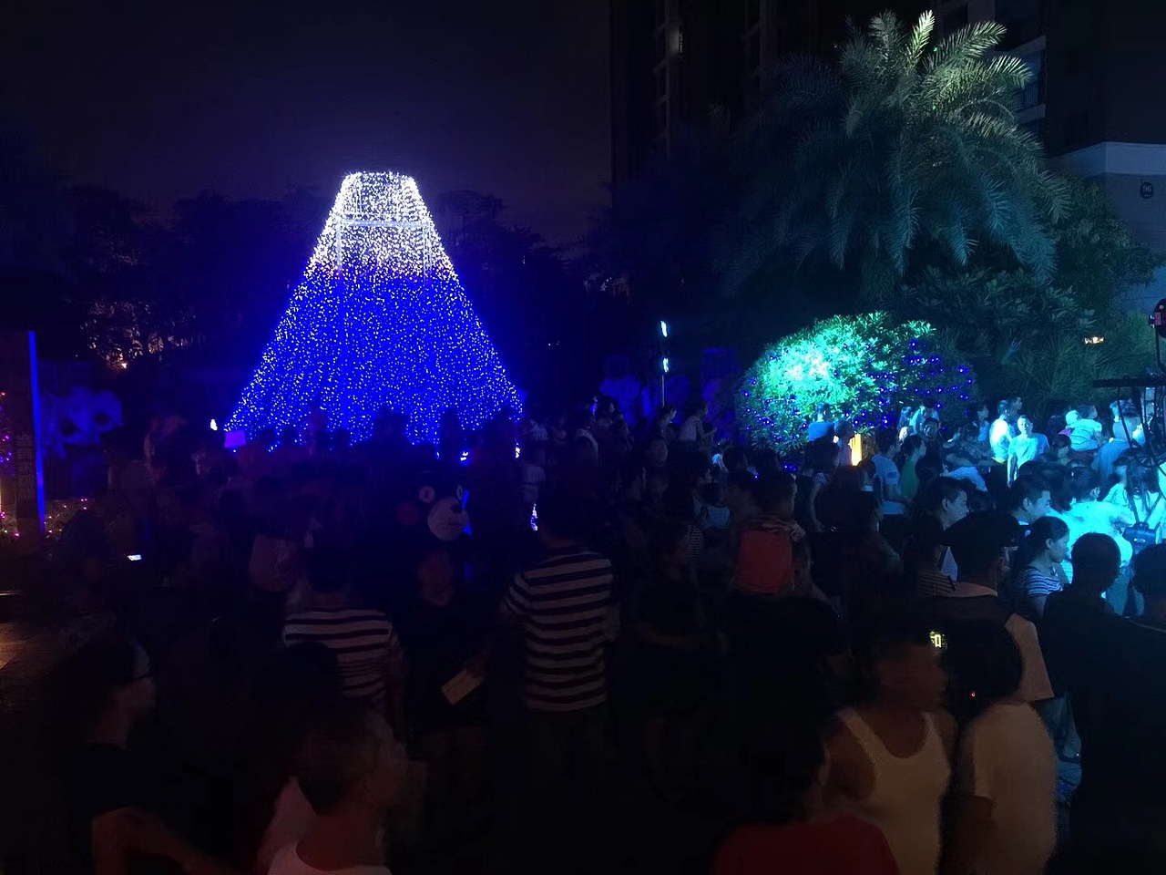 广西梦幻灯光节租赁,仿真恐龙租赁,变形金刚租赁