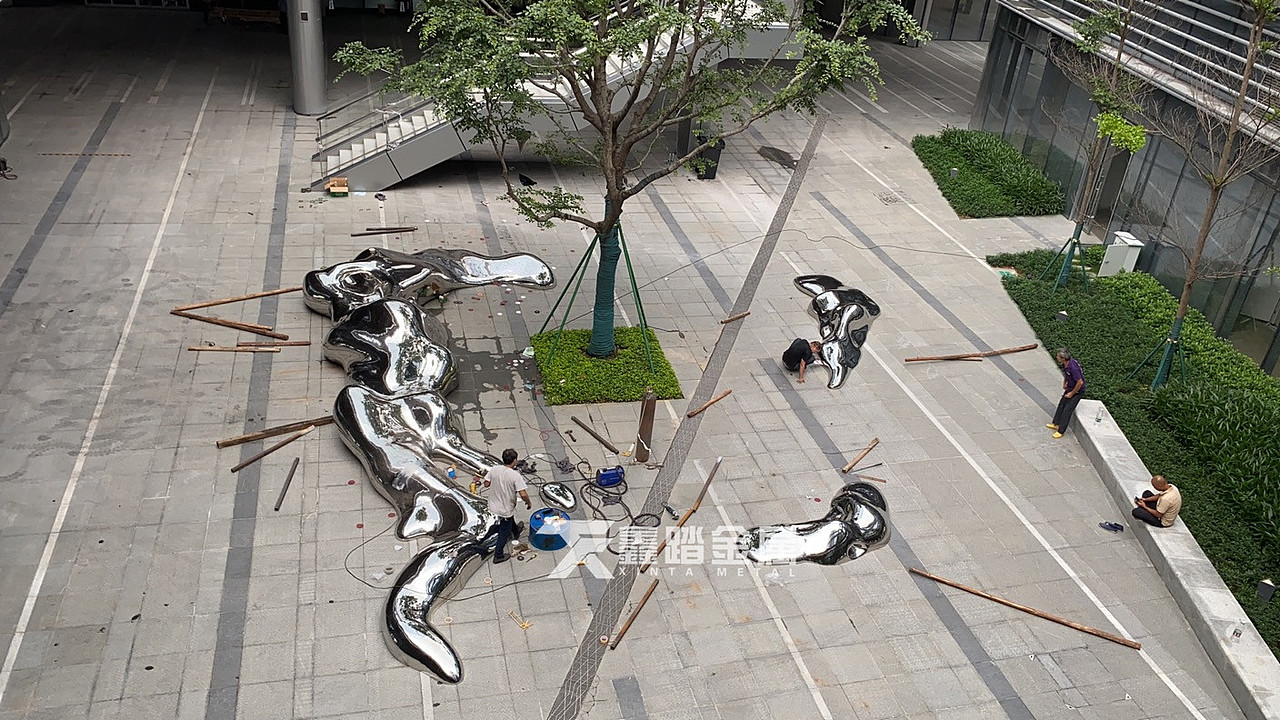 定做广场装饰性异型雕塑 手工锻造抽象不锈钢水滴雕塑