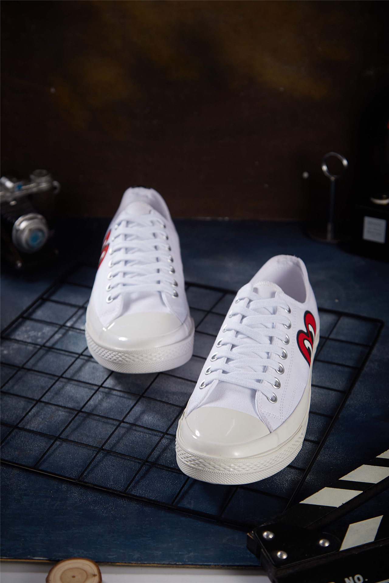 又到了查尔斯桃心帆布鞋炸街的季节啦