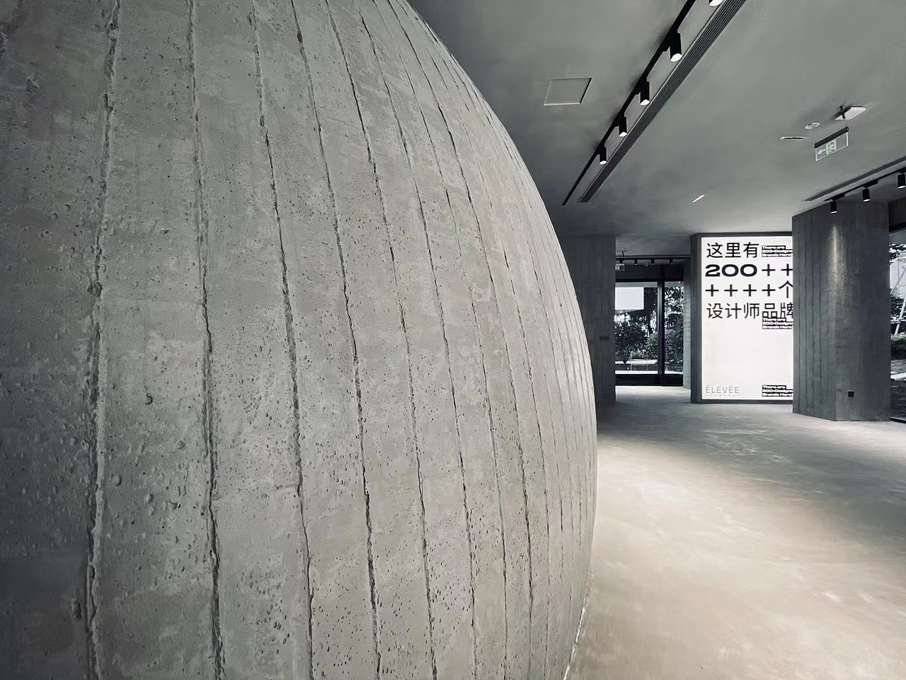 以类,服装零售落地实景