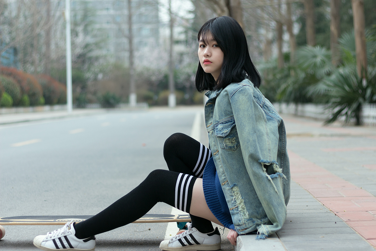 牛仔少女与长板的故事