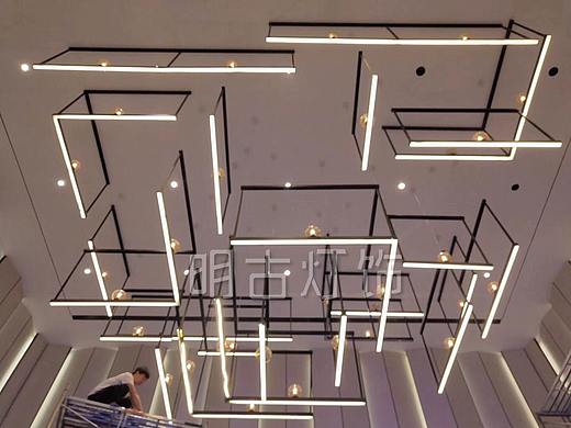 富有人文气息新中式售楼部工程灯安装现场