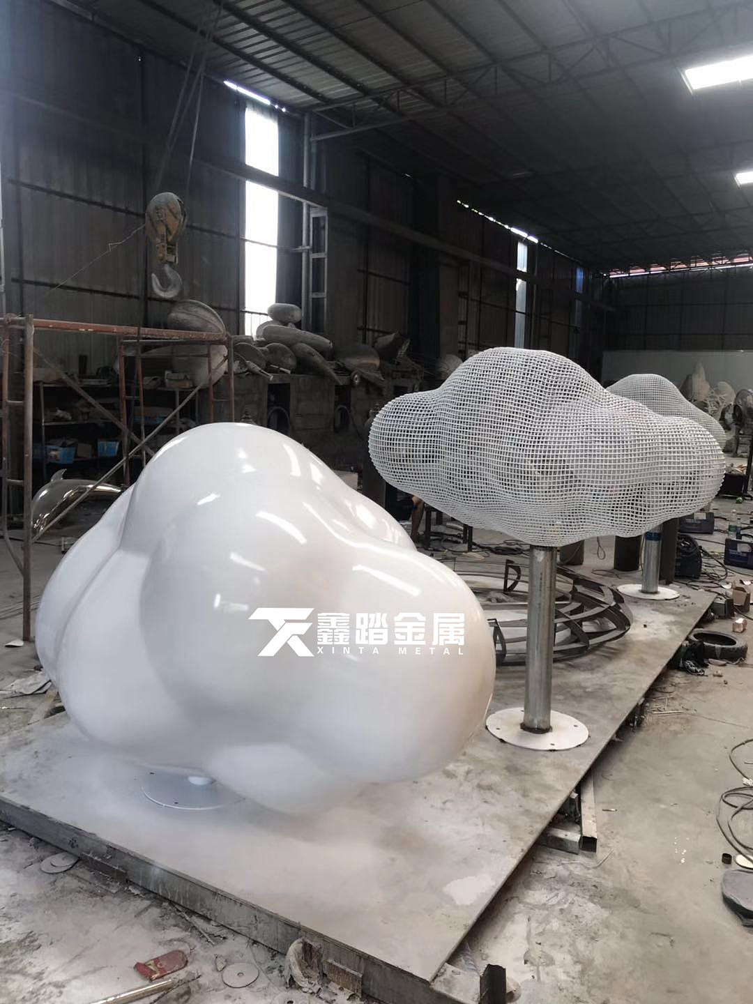 园林景观小品雕塑图片 艺术景观云朵雕塑 不锈钢雕塑
