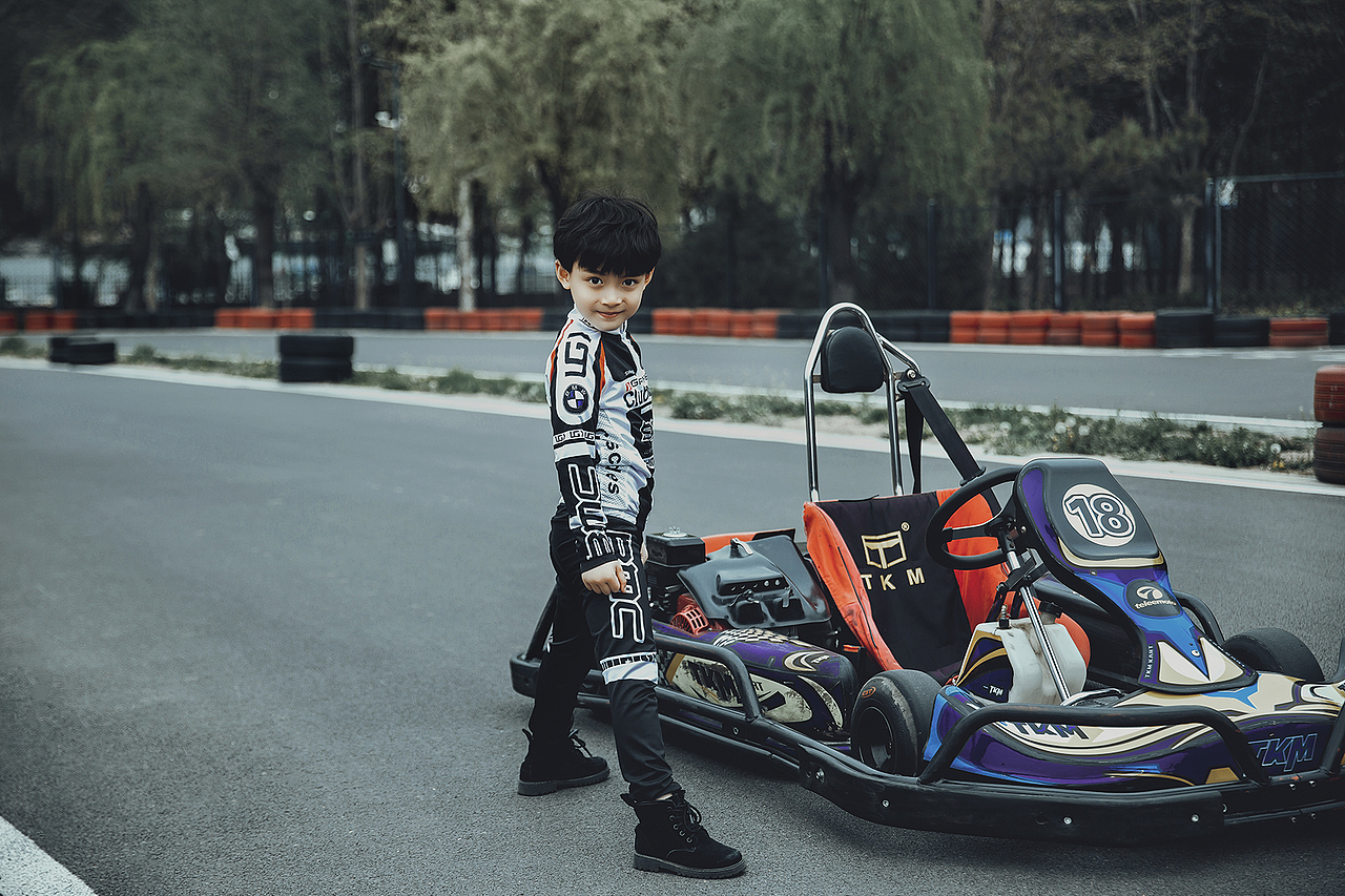 卡丁车《男孩》（图ZMzY1MTk1MTg4） - 人像摄影 - 站酷设计师Desbelle旅拍原创素材 - 站酷ZCOOL
