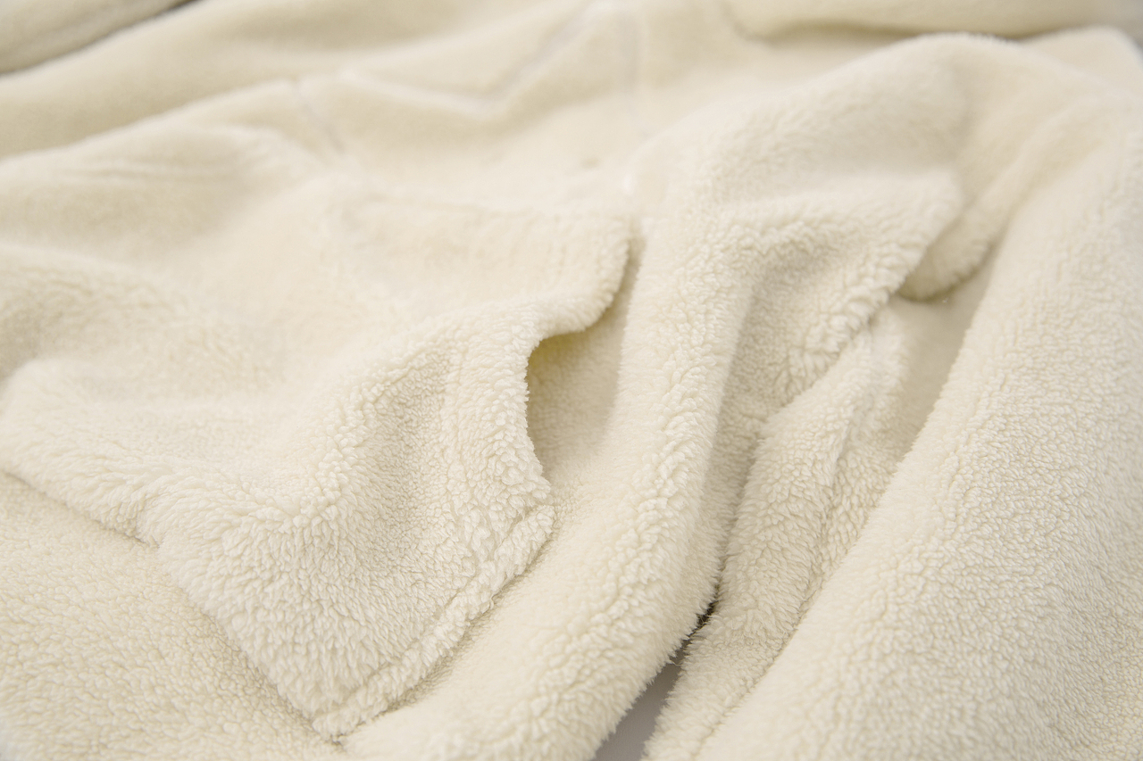 童装白底静物星星绒毛连帽卫衣