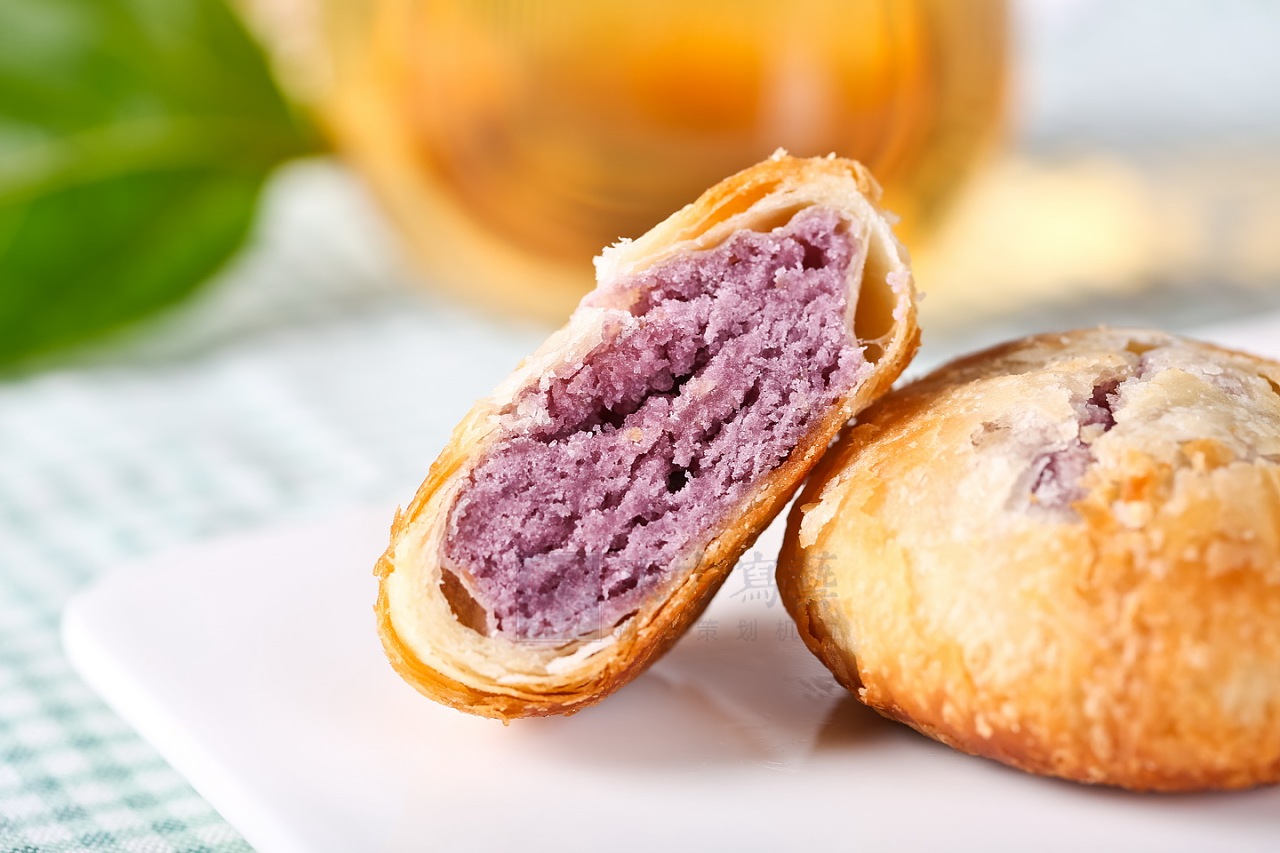 今天给大家分享一道紫薯饼的最新做法，这样做出来的紫薯饼香甜软糯，非常好吃。 - 哔哩哔哩