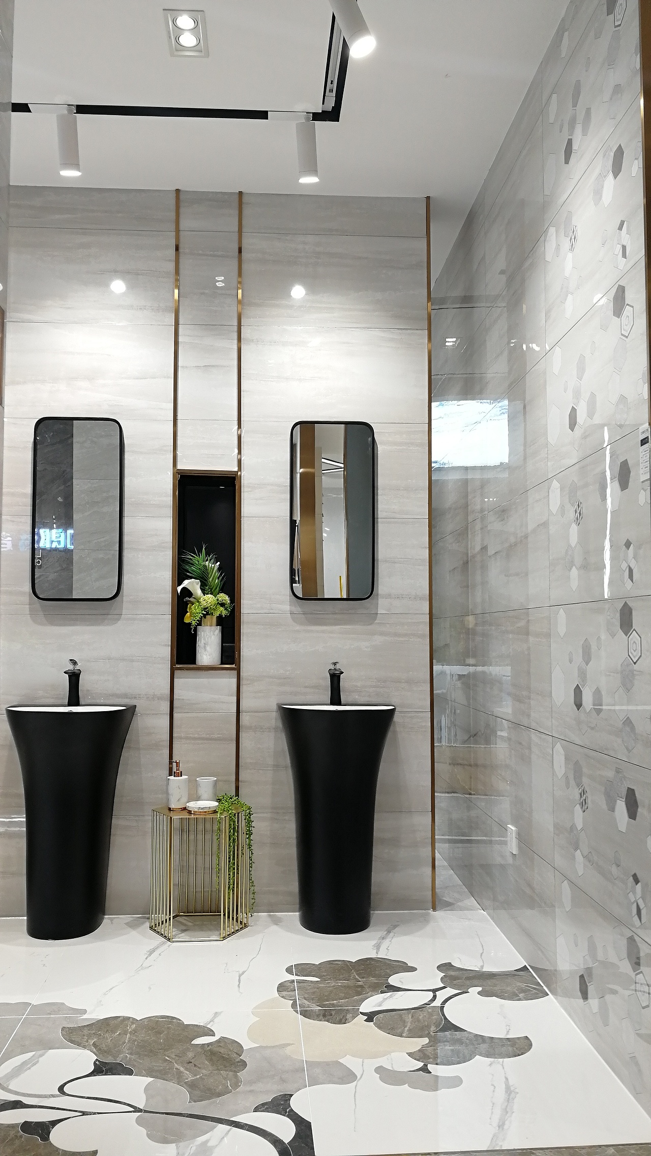 郎玛瓷砖银川陆丰店 瓷砖门店实景摄影（图ZMTgxMDY4MTUy） - 环境/建筑摄影 - 站酷设计师郎玛瓷砖原创素材 - 站酷ZCOOL