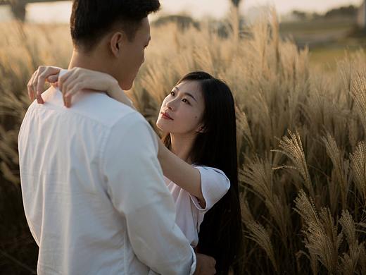 爱意弥漫在芦苇荡的秋风里「深圳情侣写真」