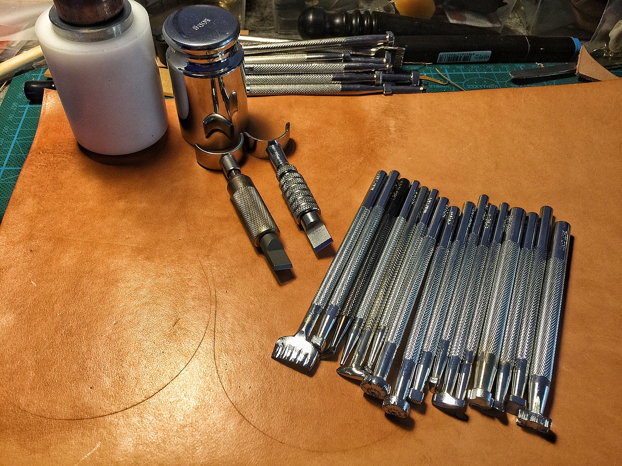 工具都是中低端,而且并不齐备