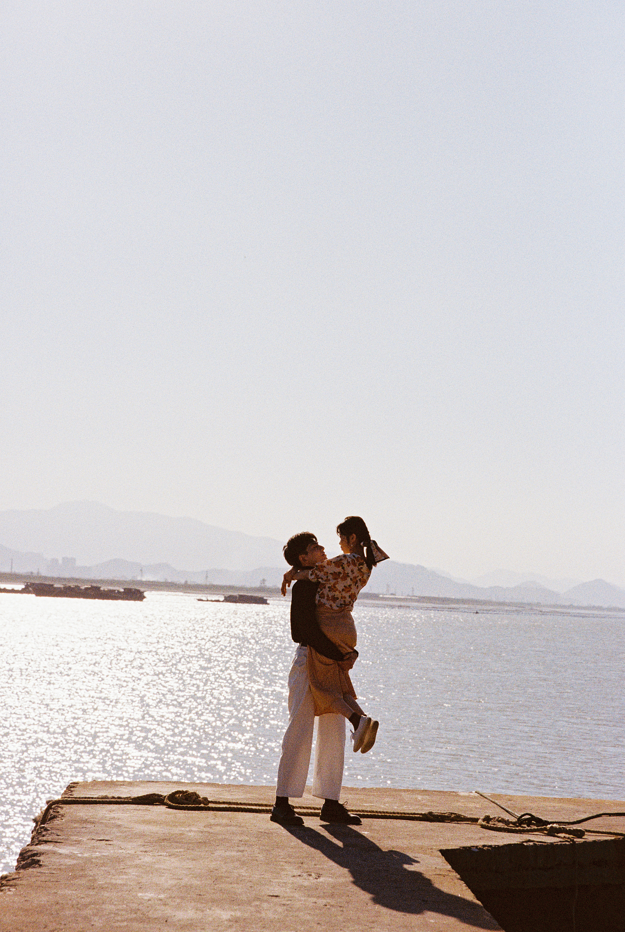 日落时亲吻，风起时相拥（图ZMjM1OTgzODI4） - 人像摄影 - 站酷设计师宏赟同学原创素材 - 站酷ZCOOL