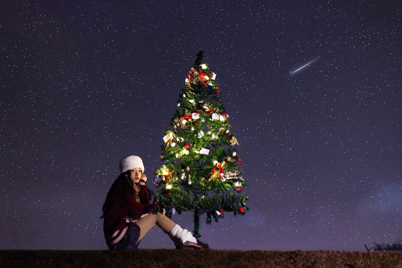 栽一棵圣诞树，结满天星辰。（图ZMjM3MDgzMjQw） - 人像摄影 - 站酷设计师樱雨天原创素材 - 站酷ZCOOL