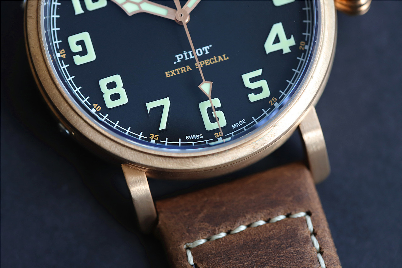 小虎说表:xf一款经得住岁月摧残的真力时青铜大飞腕表