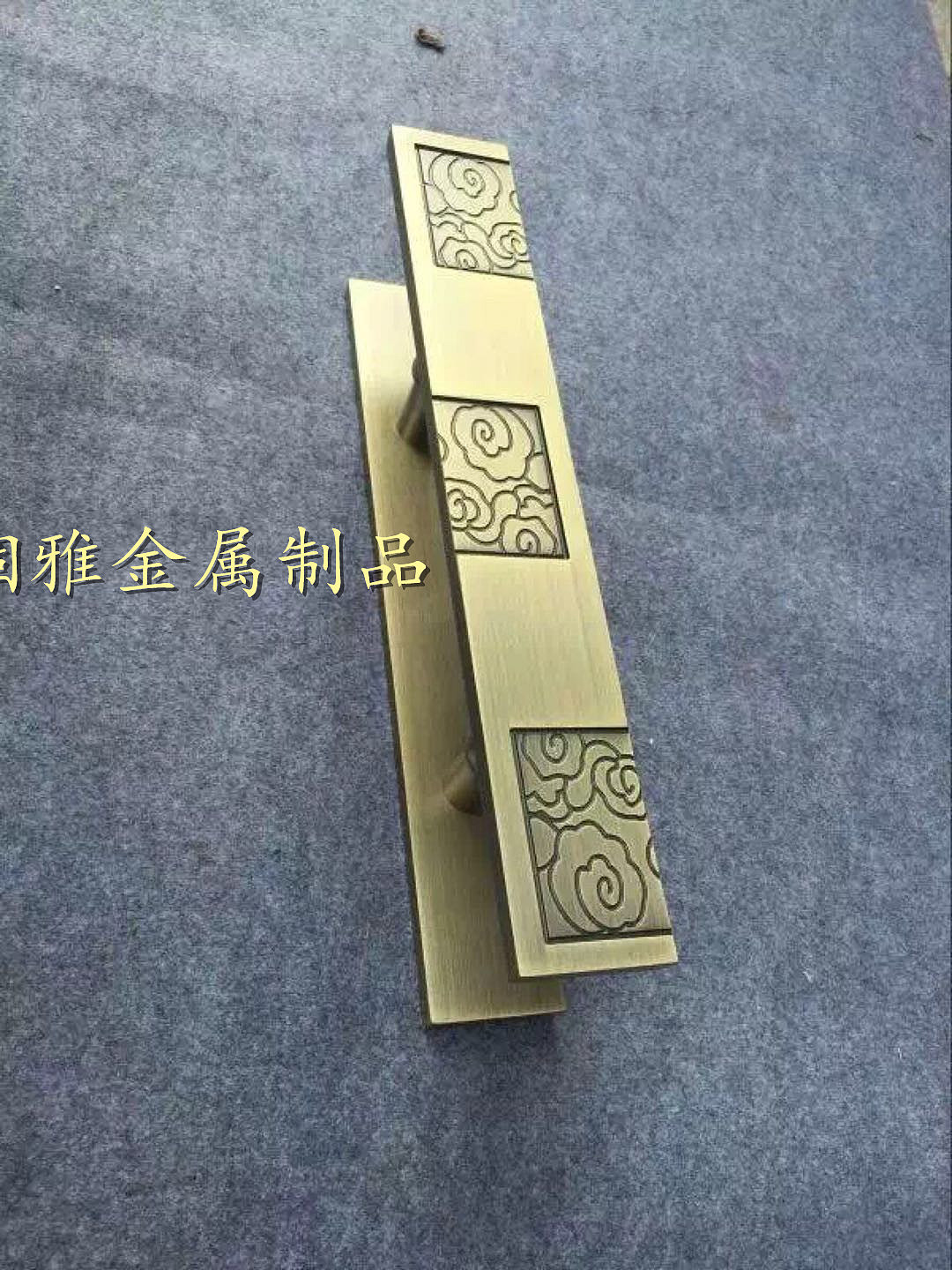 黄古铜铝板雕刻拉手色彩艳丽,尽显雍荣华贵的品质