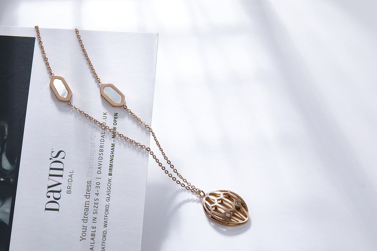 商业珠宝光线照射场景摄影拍摄