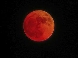 紅紅的藍(lán)月亮