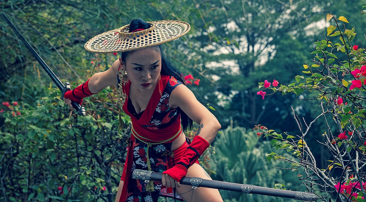 一匹黑马 丨 性感侠女