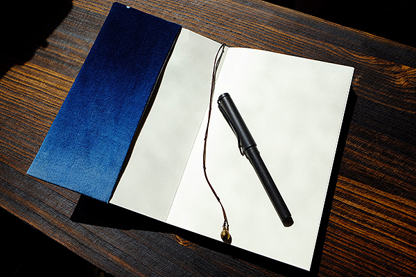 染一枚月亮庆中秋。