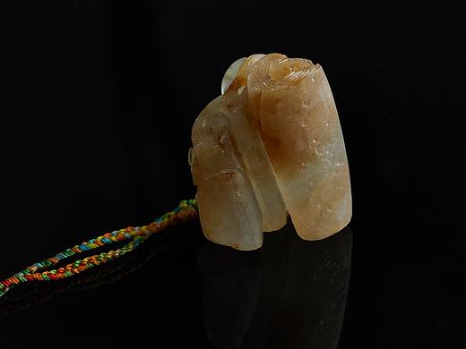 商业摄影珠宝翡翠黑底场景拍摄