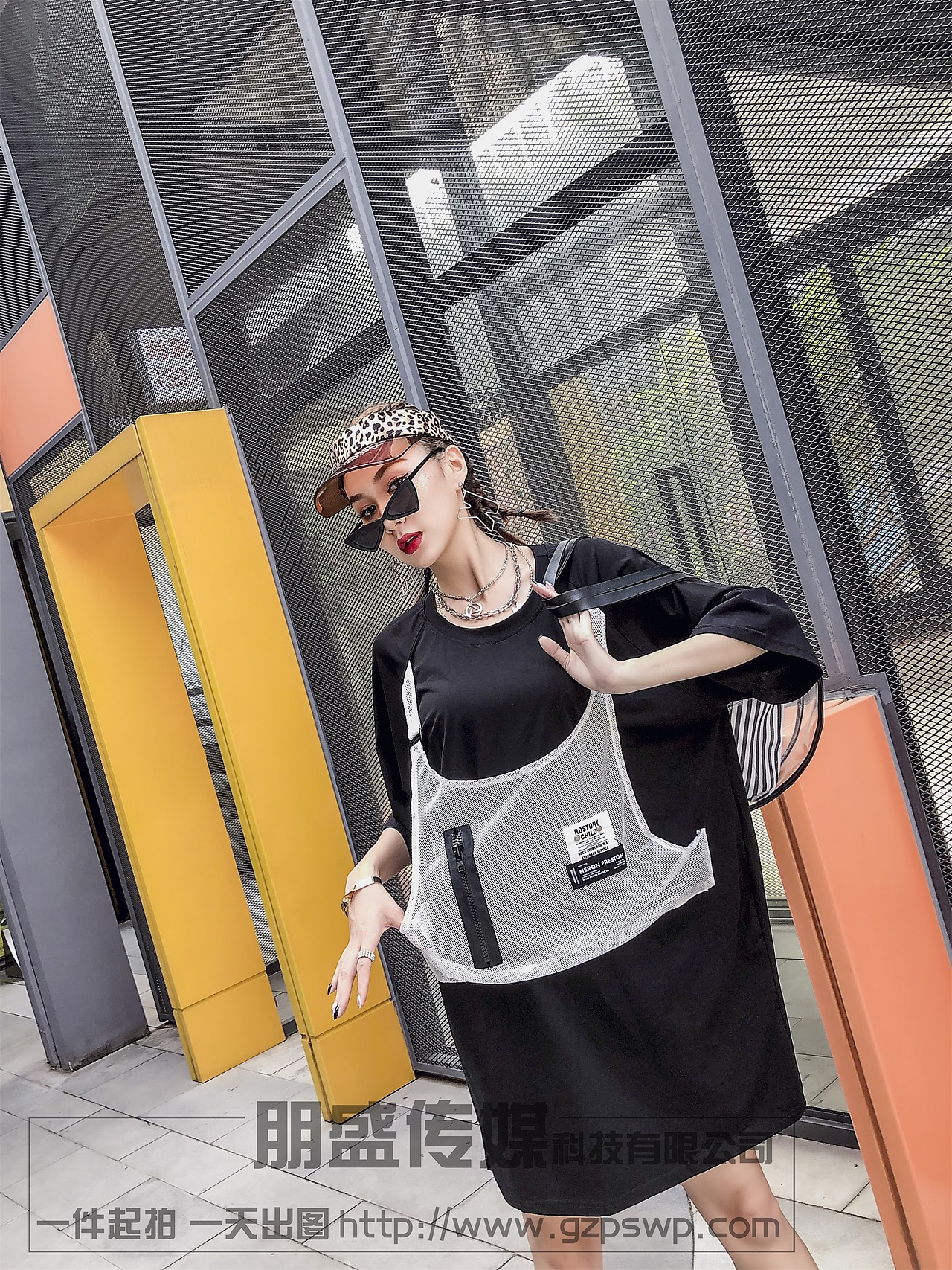 淘宝服装摄影街头潮酷风格