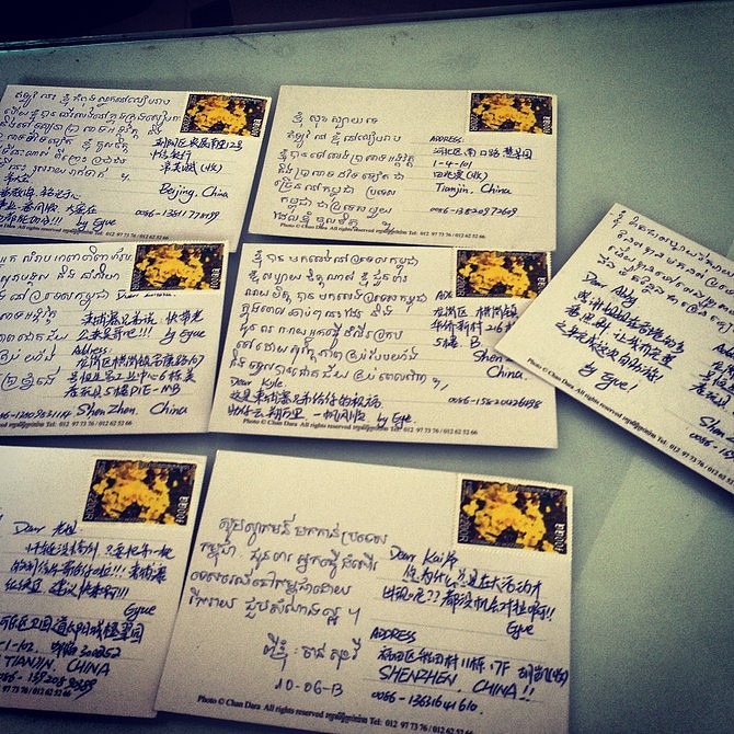 在景点花时间是非常快的，3天很快过去。回到金边后，很有缘分地遇到了当地的一个美术老师，这是一个日本人开的学校，里面两层的阁楼上满墙都是孩子们的插画，如此情怀让人不舍离开。
       