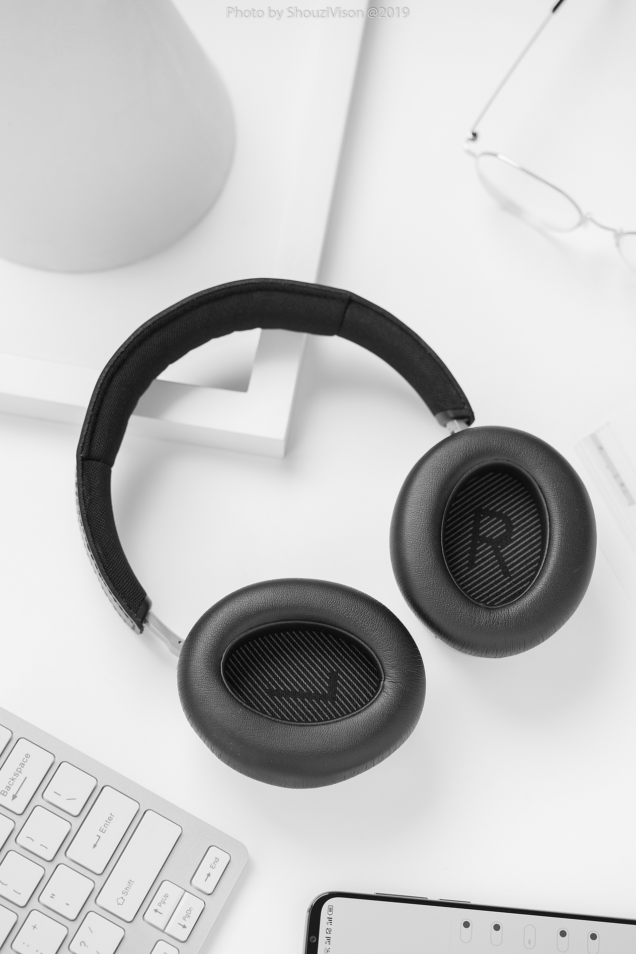 黑与白魅族hd60头戴式耳机