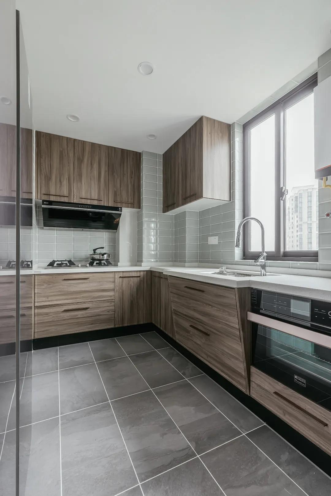 132平美式风三居室,客餐厅尽显优雅与格调