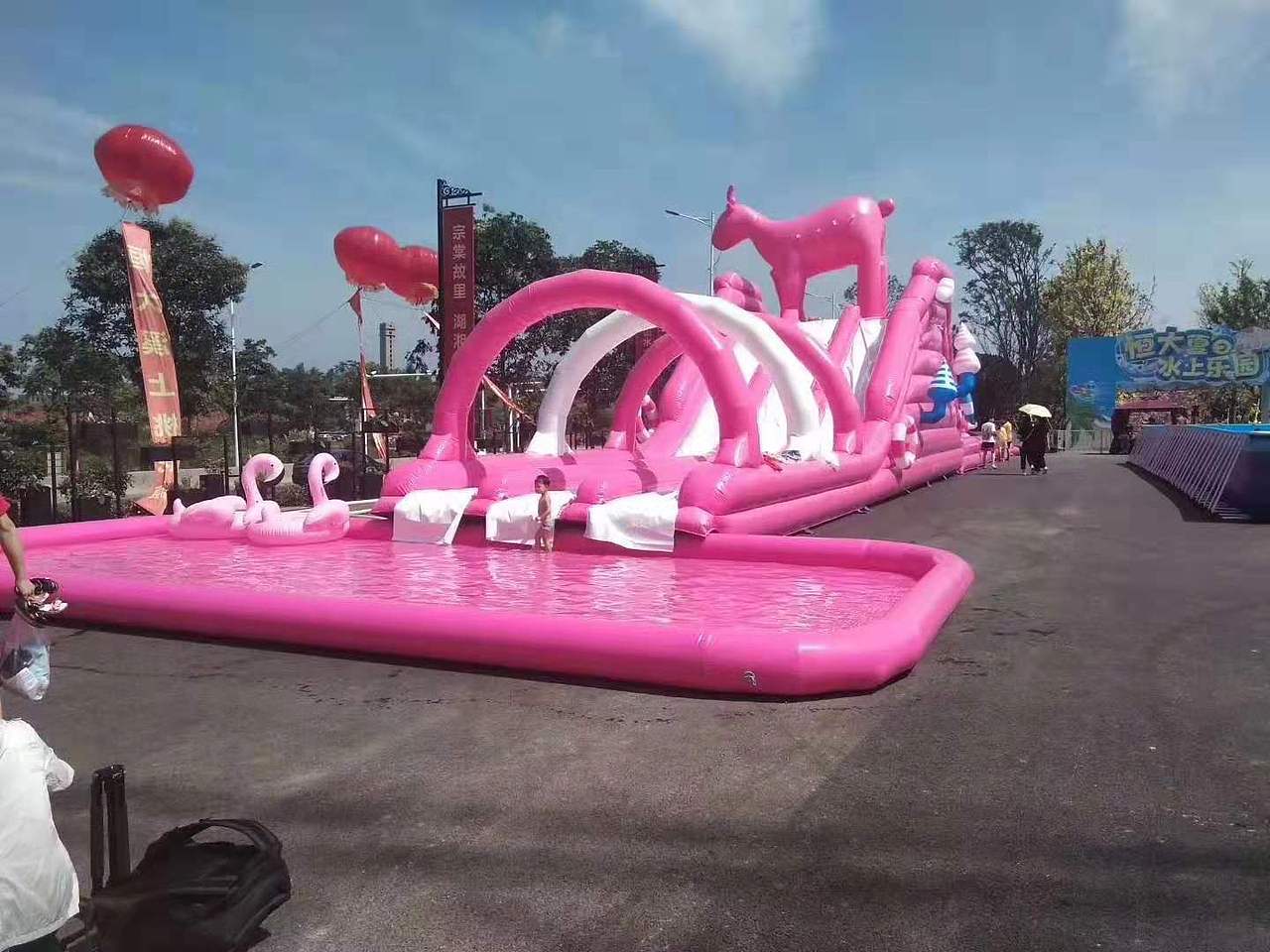 粉色嘉年华大型粉色水上冲关粉色滑道水上乐园租赁