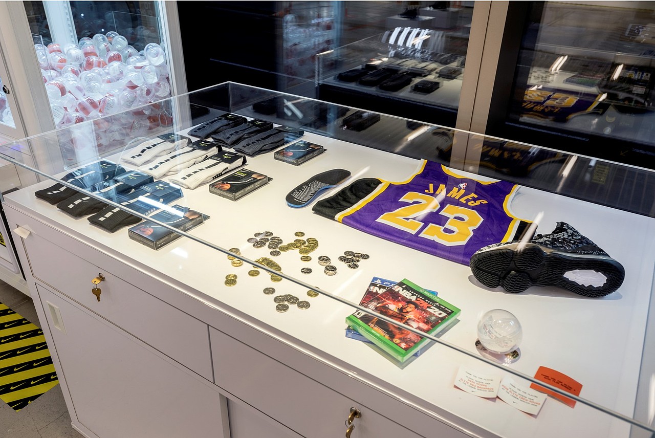 2019冬季 Nike 詹姆斯17代 - 纽约Soho零售店设计（图ZMjIwOTM5MTY0） - 家装设计 - 站酷设计师HOPEN_LIN原创素材 - 站酷ZCOOL