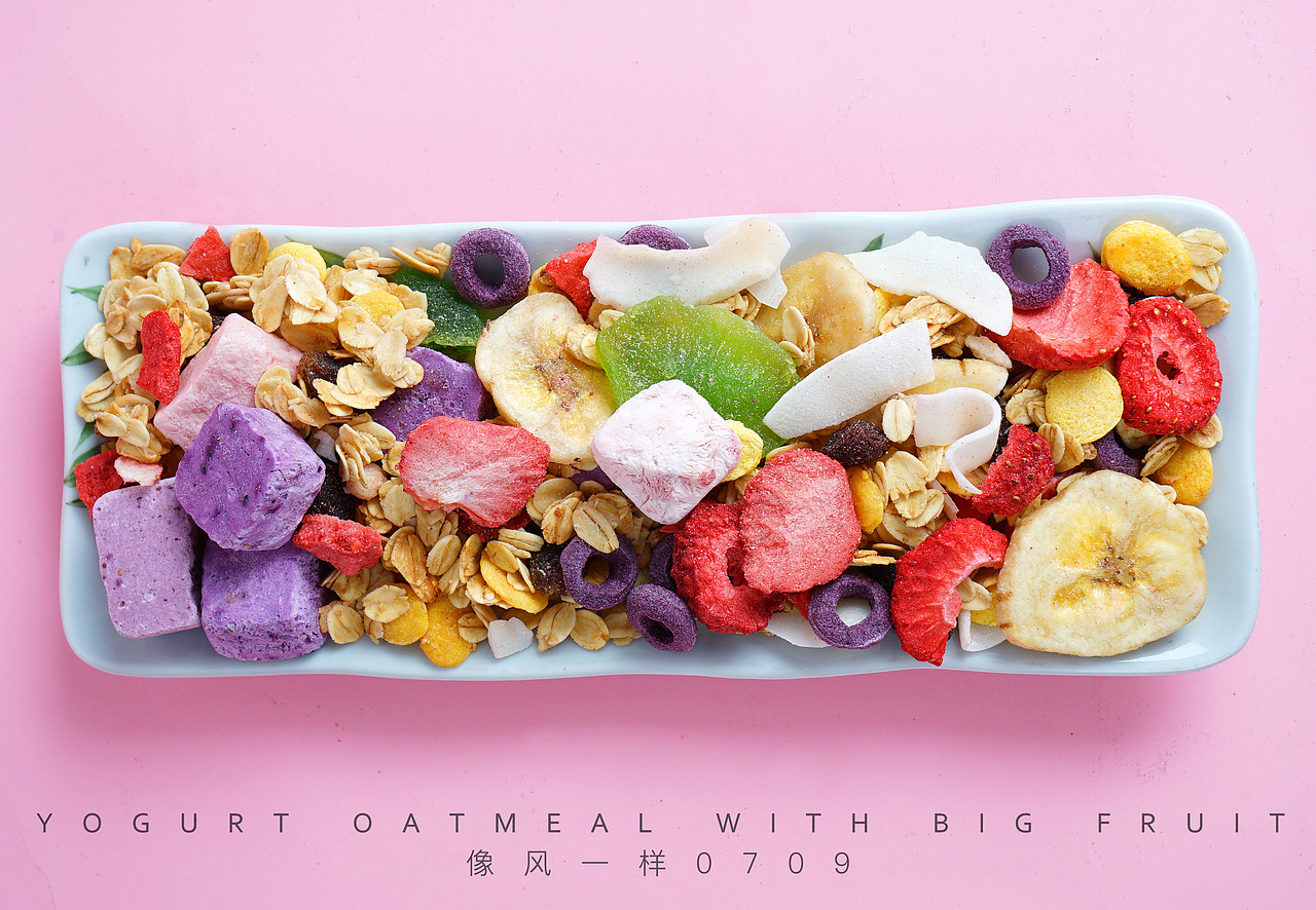 小圆饼干/酸奶麦片/豆乳威化/咸蛋黄饼干等零食摄影图