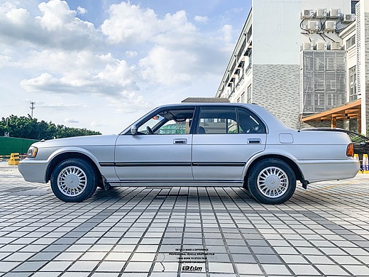 经典老车-丰田皇冠166moment工作室皮侠客pxk流心枫然品驭内饰定制