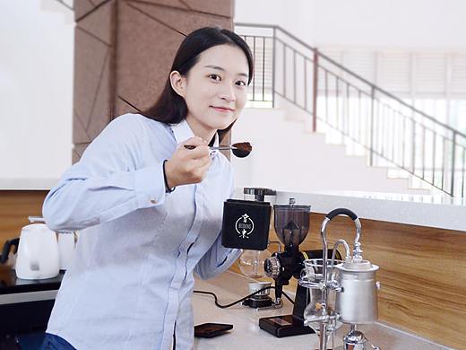 《咖啡厅人物摄影》（个人主页-ZNDQ0MTcwMDQ=） - 人像摄影 - 站酷设计师爱吃牛肉的羊原创素材 - 站酷ZCOOL