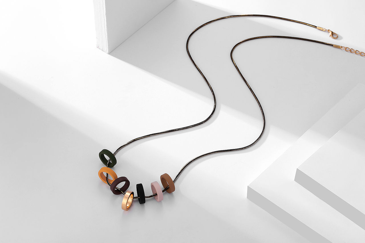 天猫合金饰品场景图毛衣链