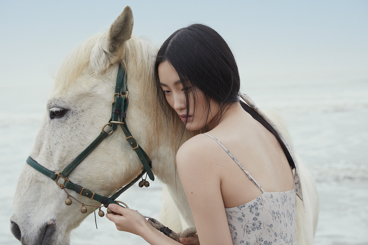 都在期待夏天，我也一樣（圖ZMjg5MDUyMDM2） - 人像攝影 - 站酷設計師知間BETWEEN原創(chuàng)素材 - 站酷ZCOOL