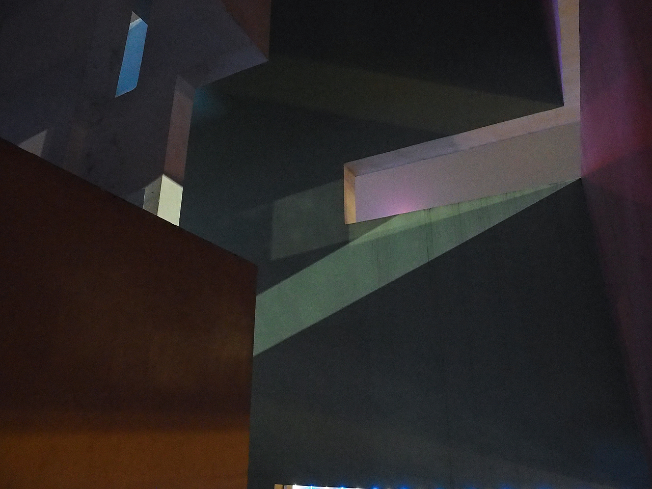 深圳宝安中心夜景（图ZMTU5NjI2NzM2） - 风光摄影 - 站酷设计师良文九原创素材 - 站酷ZCOOL