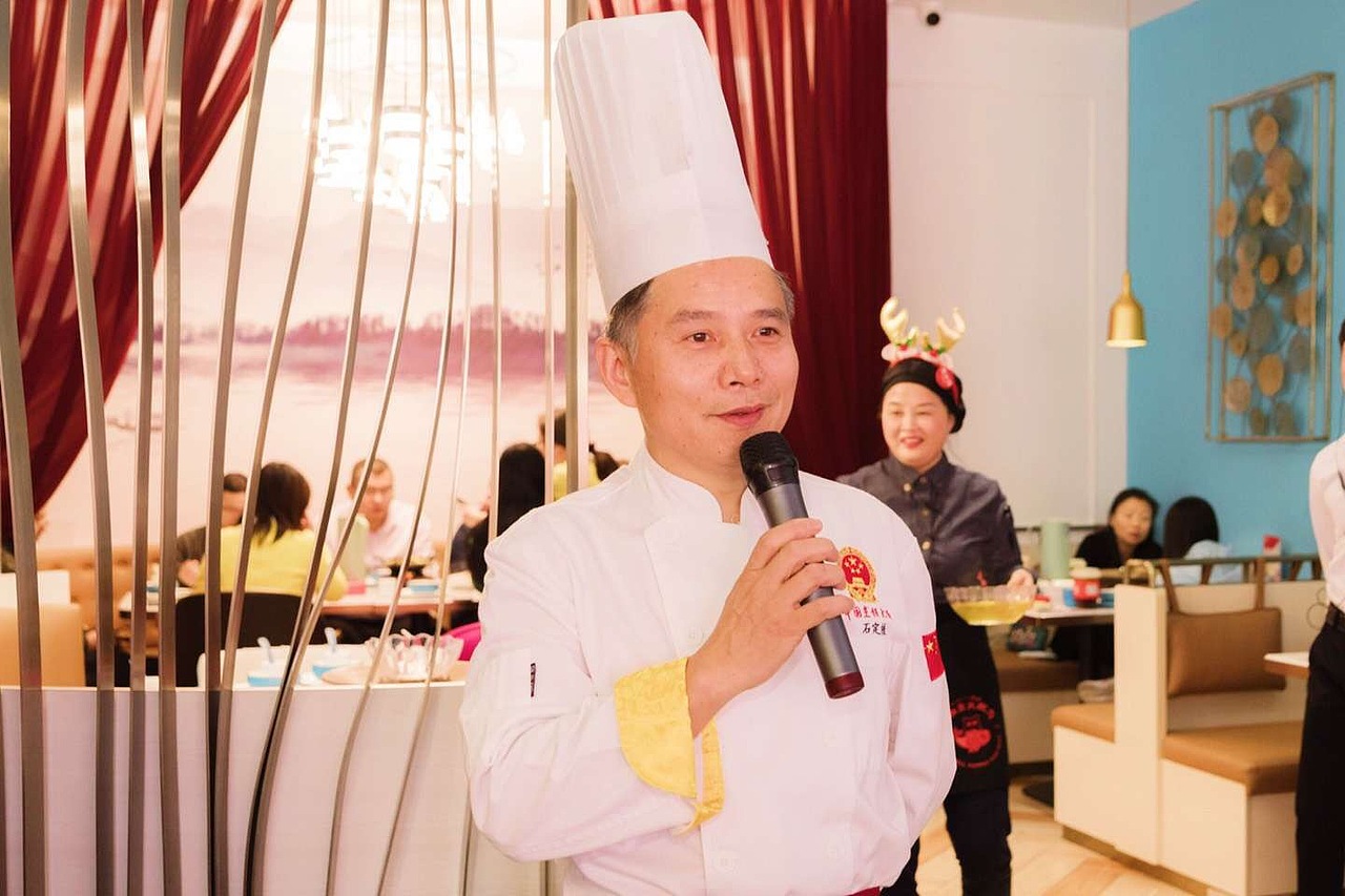 五星级米其林大师现场现场传授鱼头吃法