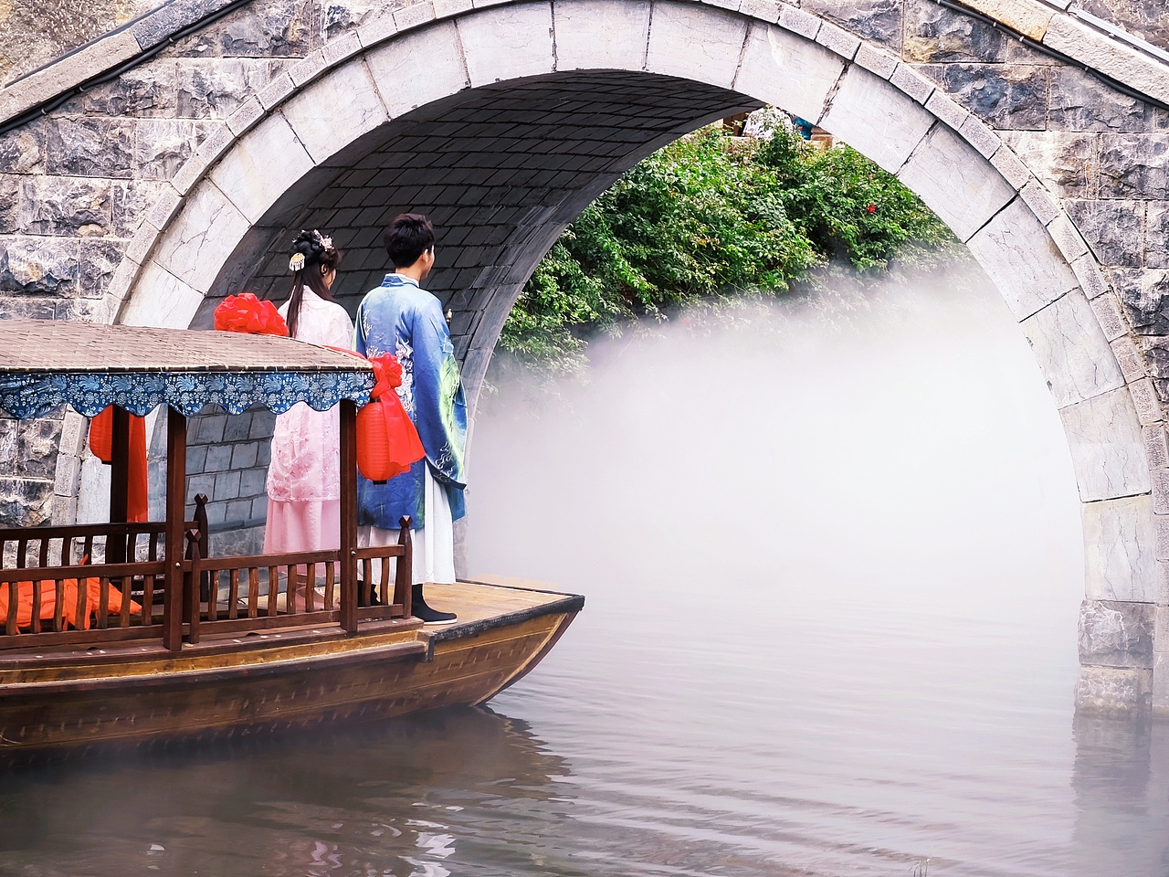 手拍彩虹小镇古装佳人（图ZMjI3MDA2MDcy） - 人像摄影 - 站酷设计师OldMen郑斌原创素材 - 站酷ZCOOL