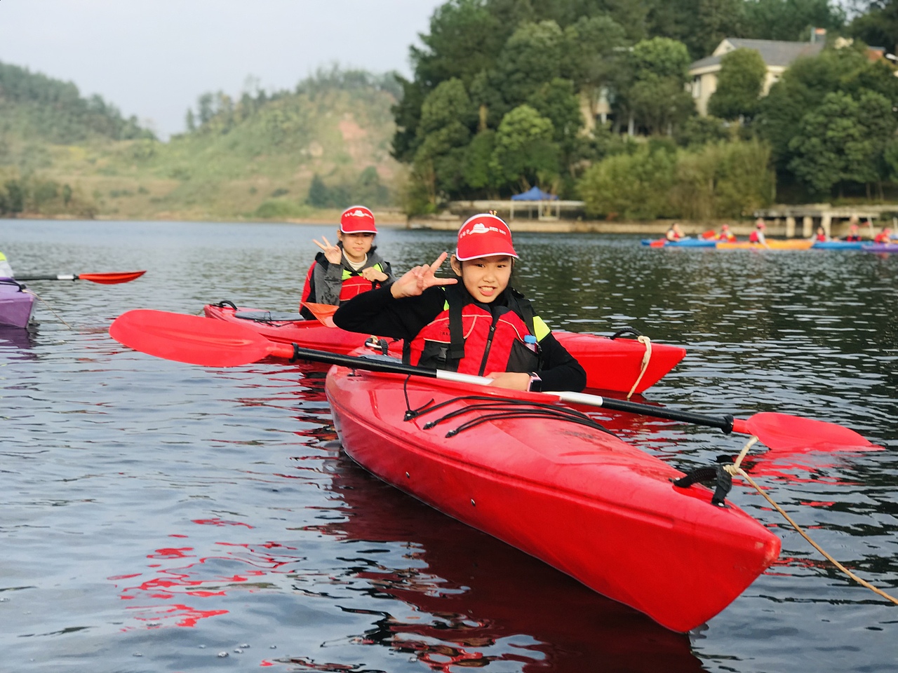 红帽子南川黎香湖皮划艇基地元旦首划（图ZMTQyODYyMjQ0） - 风光摄影 - 站酷设计师左I可原创素材 - 站酷ZCOOL