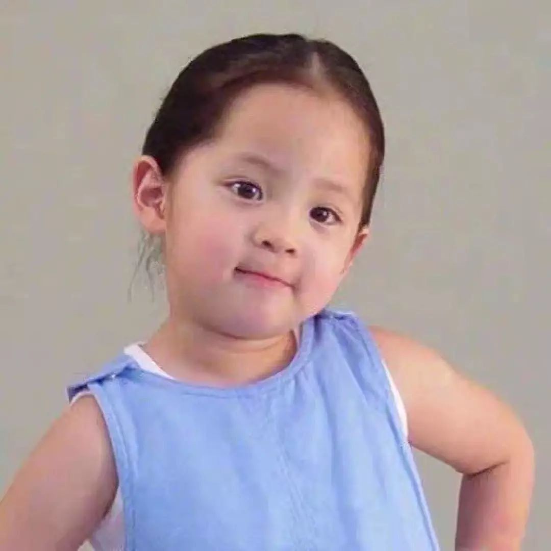 油画棒人物手绘欧阳娜娜童年照