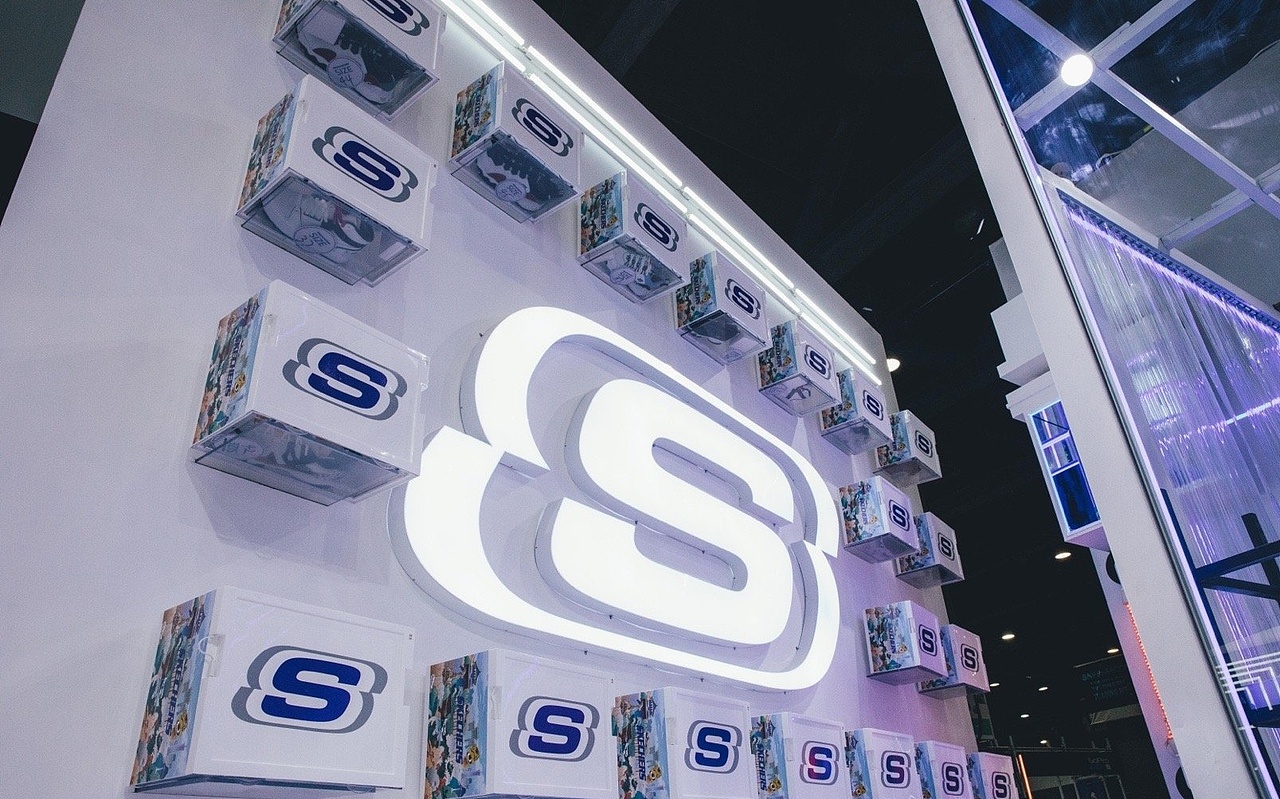 斯凯奇展会声控鞋盒包装插画设计