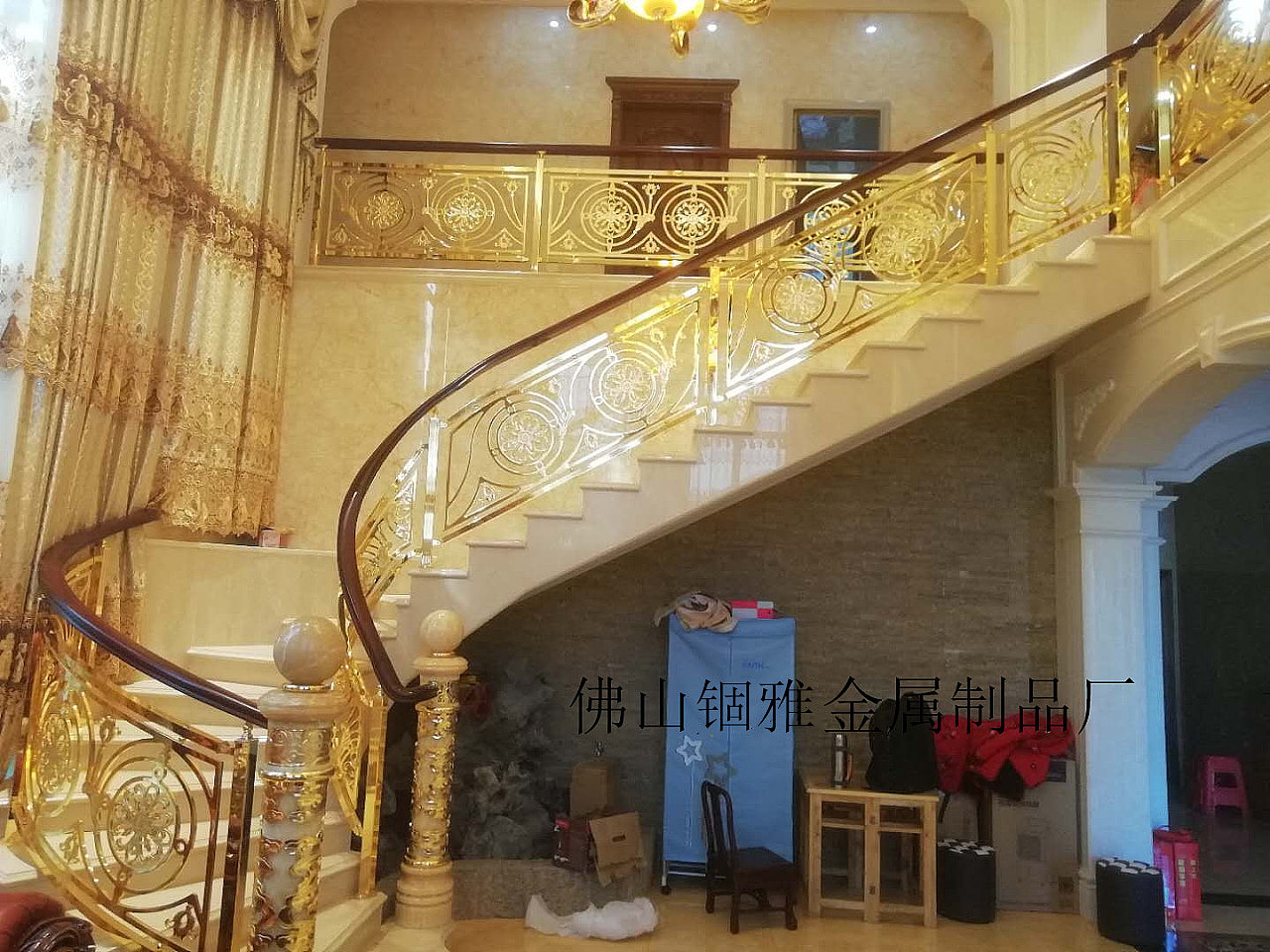 三亚别墅楼梯护栏 铝板黄铜板雕花热潮款