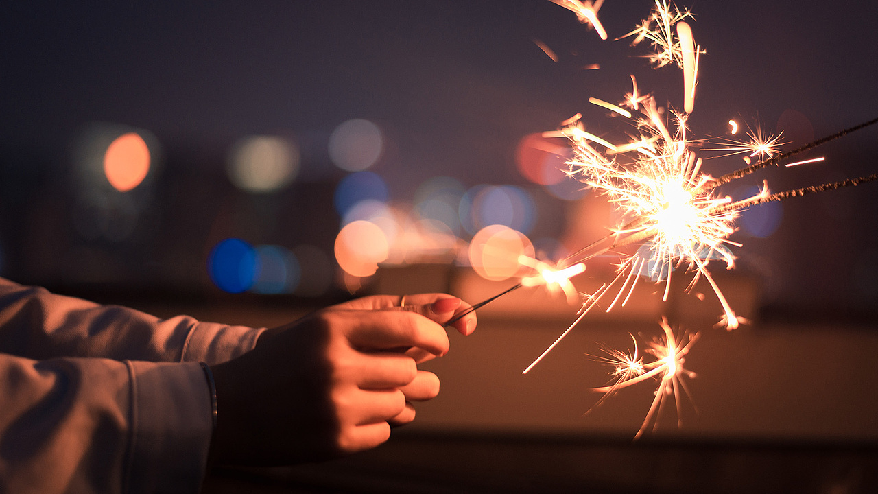 烟花易冷你不是真正的快乐