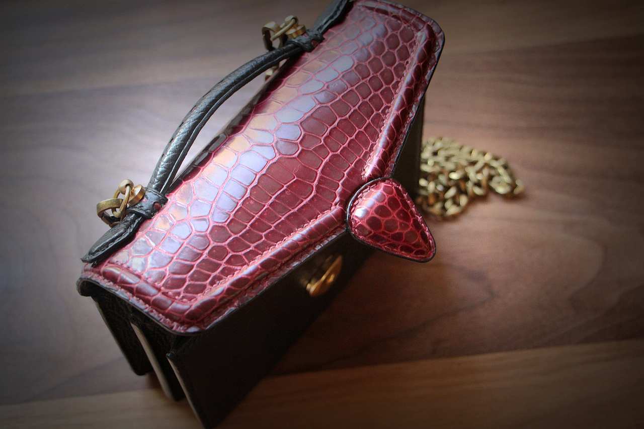 美洲鳄玫红迷你挎包